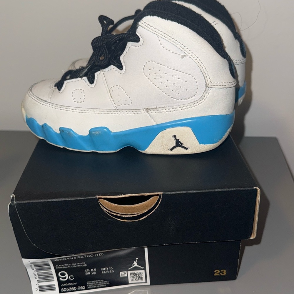 100% Authentic Toddler Jordans Size 9C Comes With Original Box . Used ONCE .